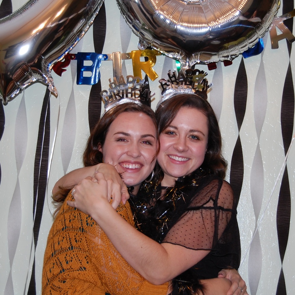 Meet your Posher, Halla